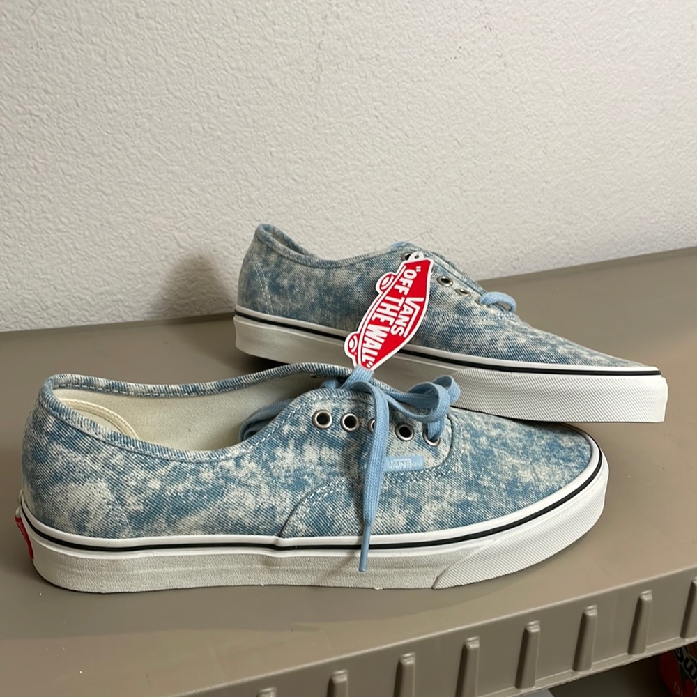 Vans Authentic
(Denimdstry)Wntrskymshmlw
VN0A5HZS9FM